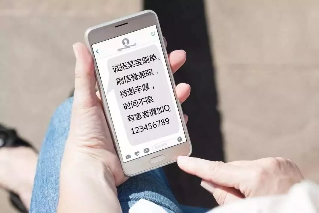 <b>初次短信长辈：沟通新方式的探索与实践</b>